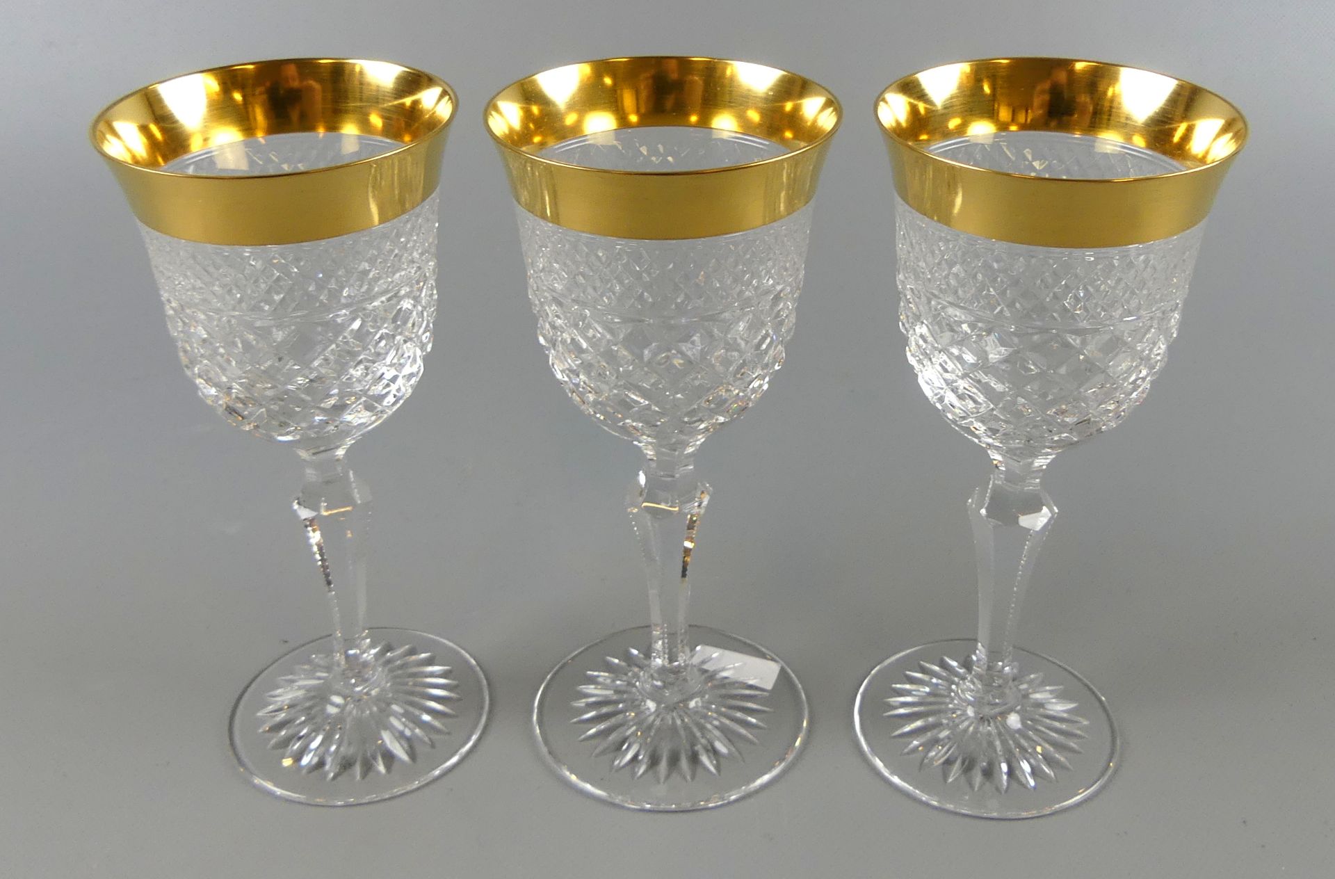 13 Weingläser, Kristall, Goldrand, H. 18 cm