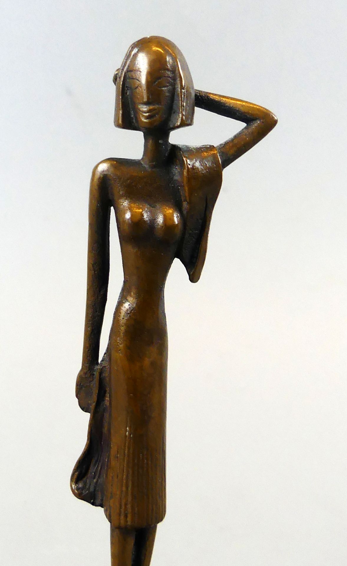 HERBERT ZEITNER (1900-1988), "Mädchen", Bronzefigur auf kleinem Holzsockel, - Bild 2 aus 3