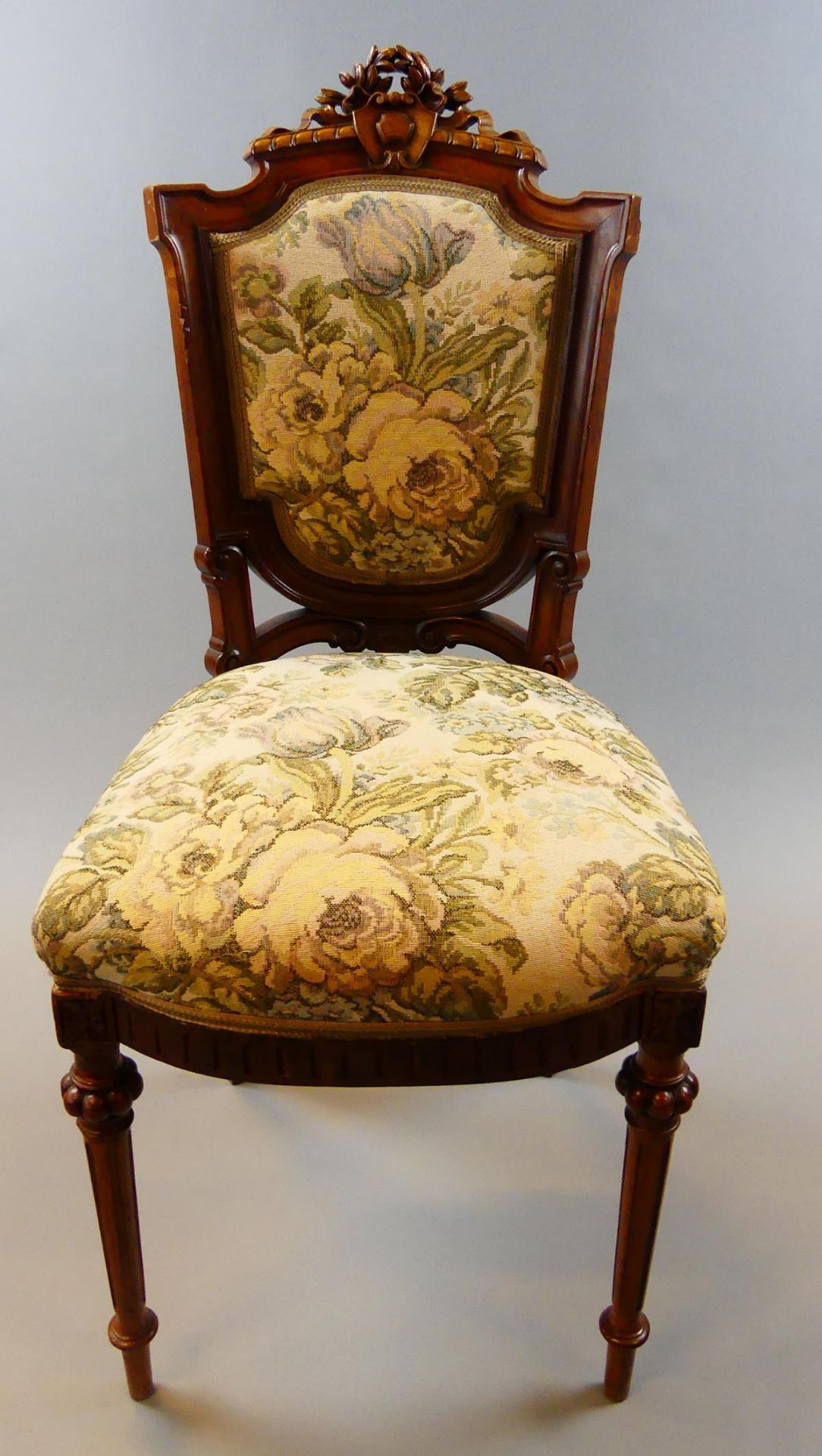 Stuhl, England, Rücken- und Sitzfläche gepolstert, Höhe ca. 93 cm