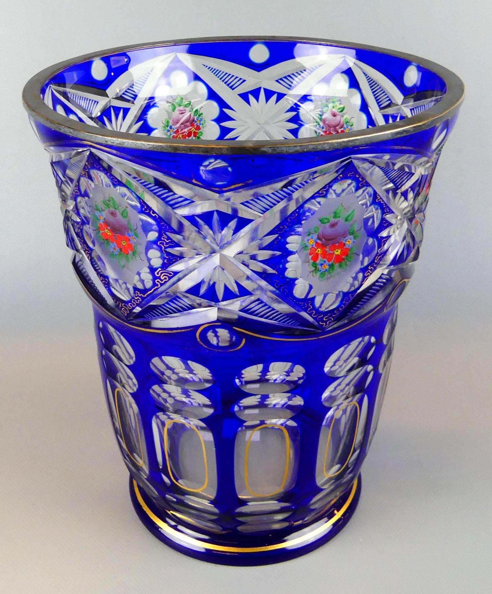 Vase, Kristallglas, Überfang, teils mit Blumendekor bemalt, Silberrand,
