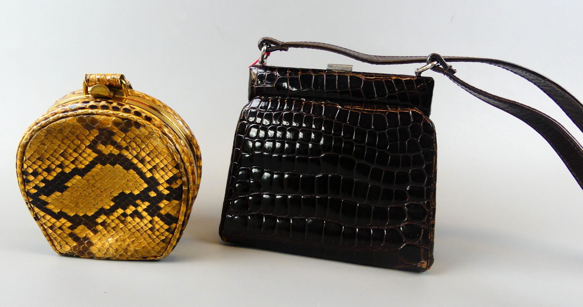 Paar Handtaschen, verschiedene Modelle, ca. 13 x 13, 17 x 15 cm
