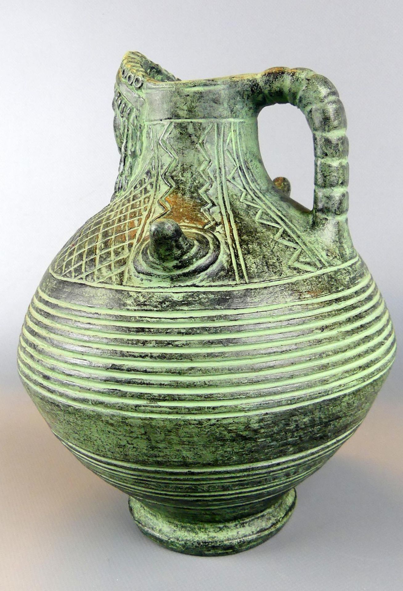 Henkelkrug, Keramik, mit plastischer Frauenkopfdarstellung, Art Geron?, - Image 3 of 4