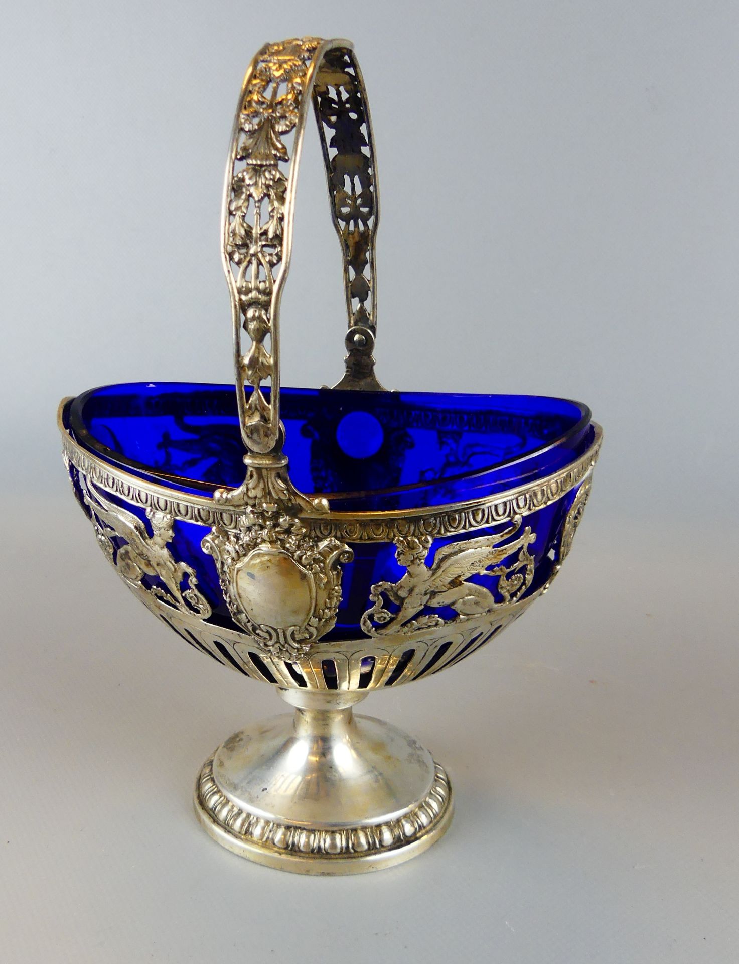 Körbchen mit blauem Glaseinsatz, 800er Silber, deutsch, ca. 250 g.,
