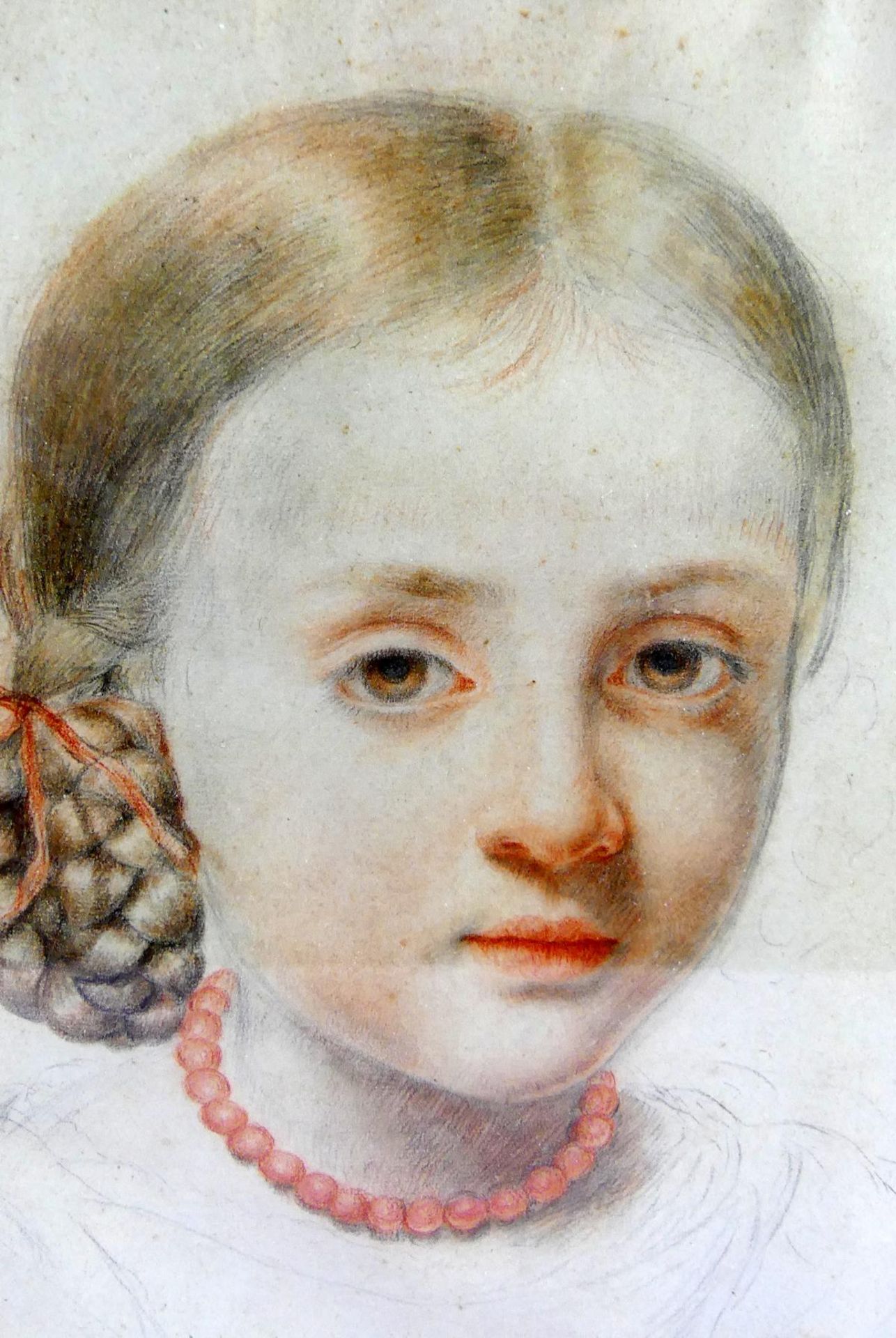 "Mädchenportrait", Zeichnung/Farbkreide, ohne Sig., ca. 19 x 26 cm - Bild 2 aus 2