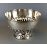 Bowle, Silber, England, London 1897, 561g., bombiert, verziert am Fuß,