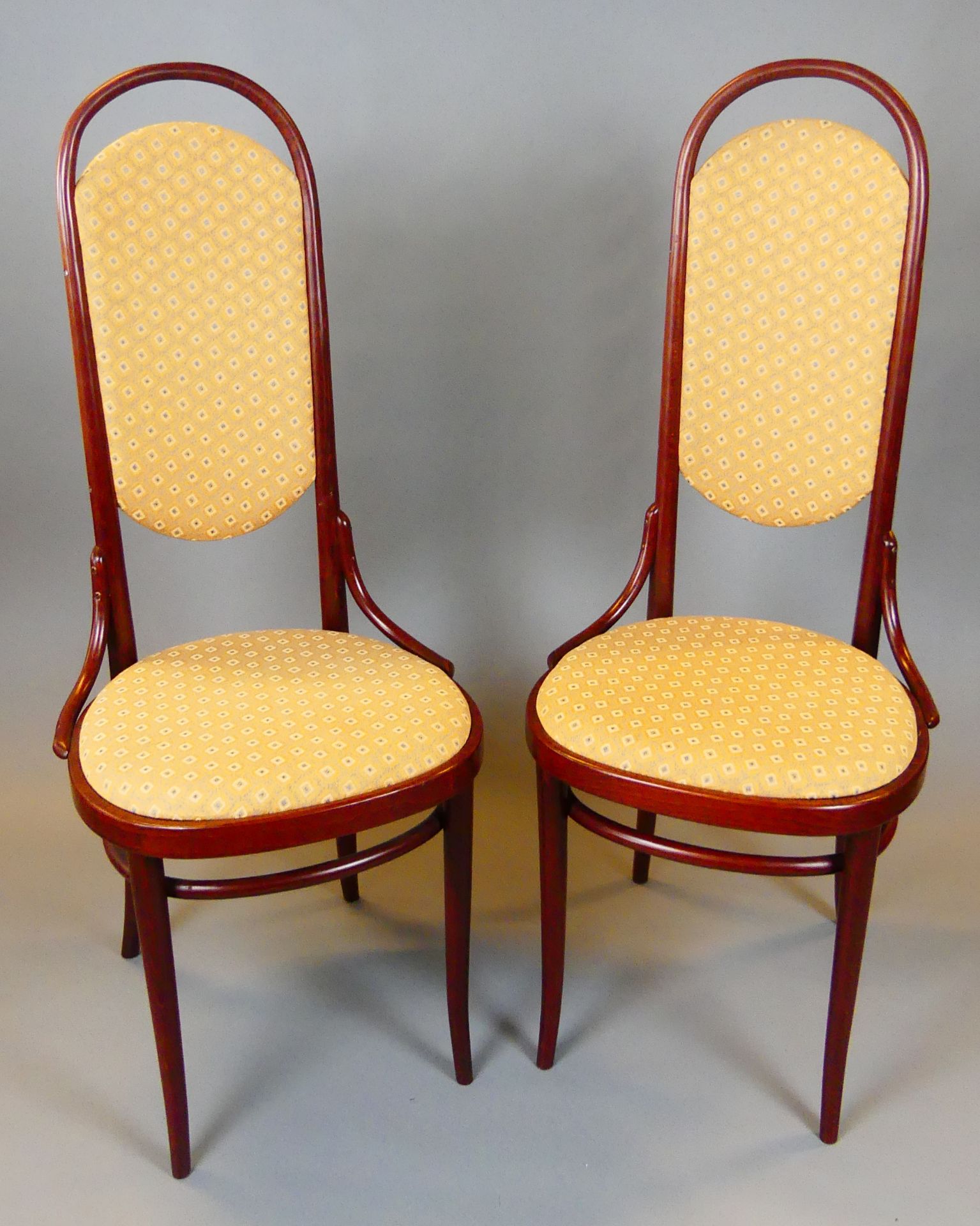 4 Stühle, Tornet, gepolsterter Rücken und Sitzfläche, Rückenhöhe ca. 117 cm