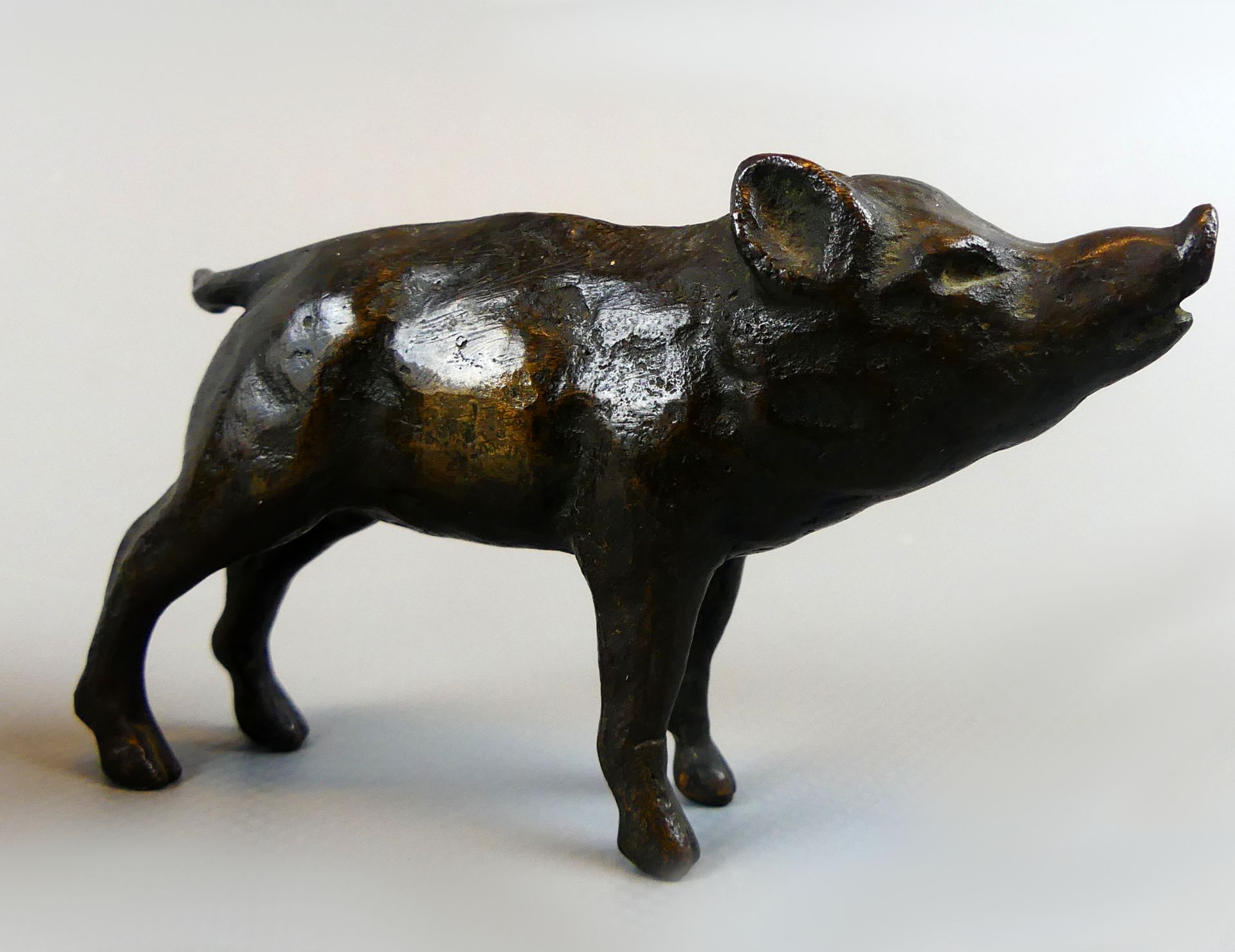 2 Bronzen, Wildschweine, ohne Signatur, verschiedene Haltungsdarstellungen, - Bild 2 aus 3