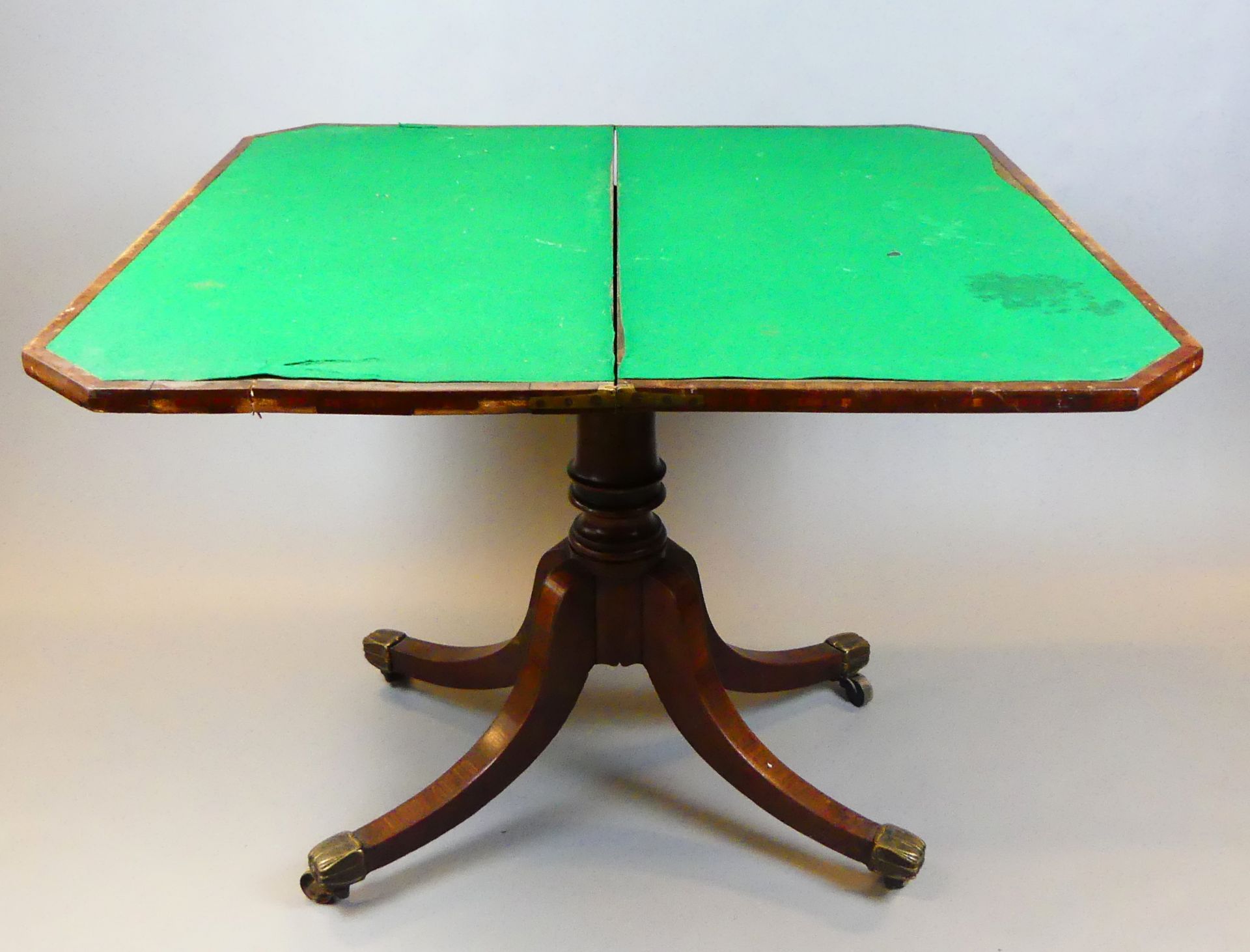 Spieltisch, Mahagoni, auf Rollen, Filzbezug, aufklappbar und drehbar, - Image 4 of 4