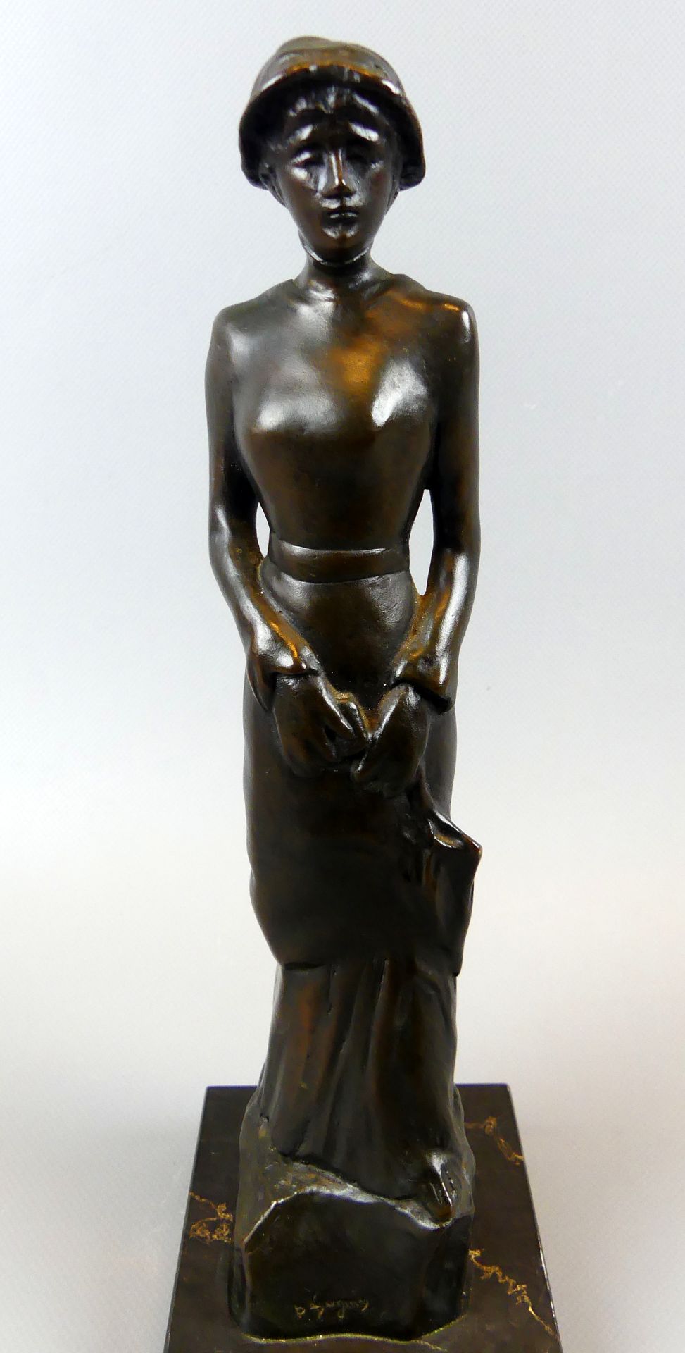 PAUL GAUGIN (1848-1903), "La Petite Parisienne", Bronze, - Bild 2 aus 4