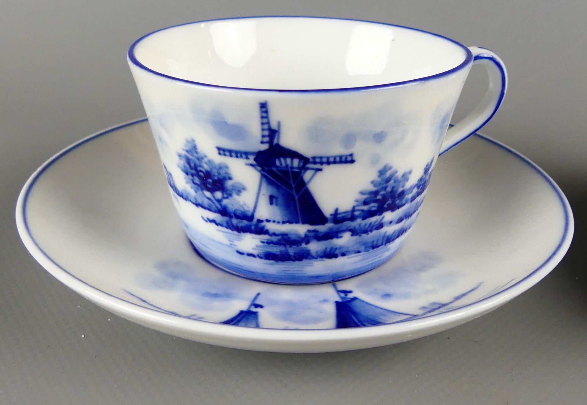 2 Tassen mit Untertassen, blau, bemalt, Segelschiff/Windmühlendekor - Image 2 of 4