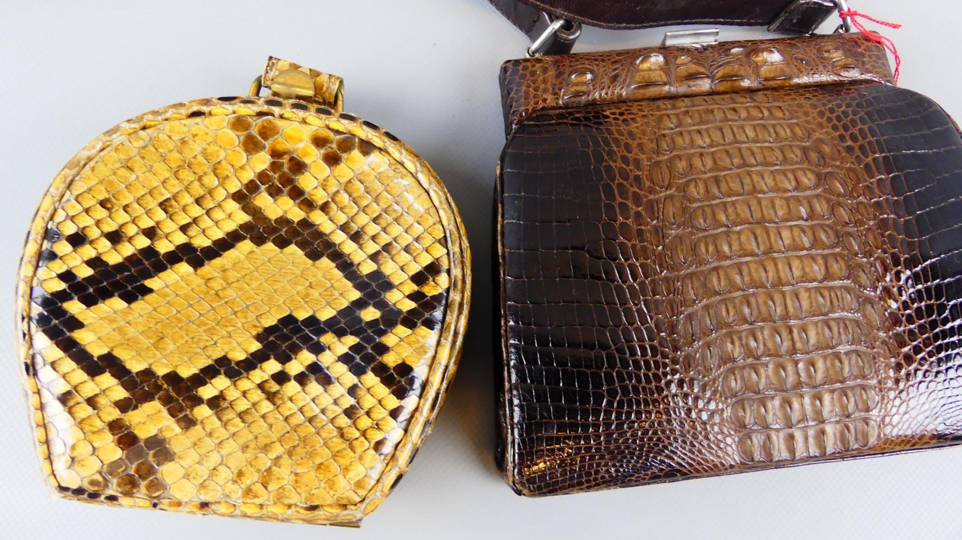Paar Handtaschen, verschiedene Modelle, ca. 13 x 13, 17 x 15 cm - Bild 2 aus 2