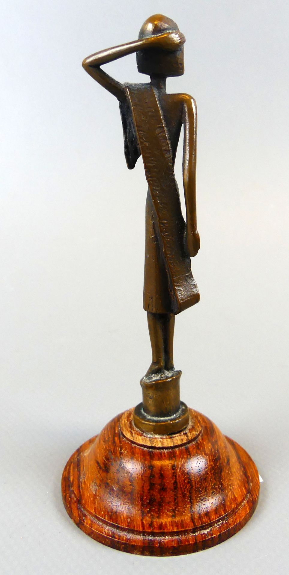 HERBERT ZEITNER (1900-1988), "Mädchen", Bronzefigur auf kleinem Holzsockel, - Bild 3 aus 3