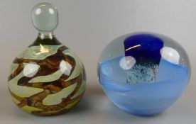 2 große Paperweights, aufwendig gearbeitet, unles. Bodenritzsignaturen,