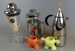 Konvolut von 4 Designobjekten: Espressokocher, Kaffeezubereiter,