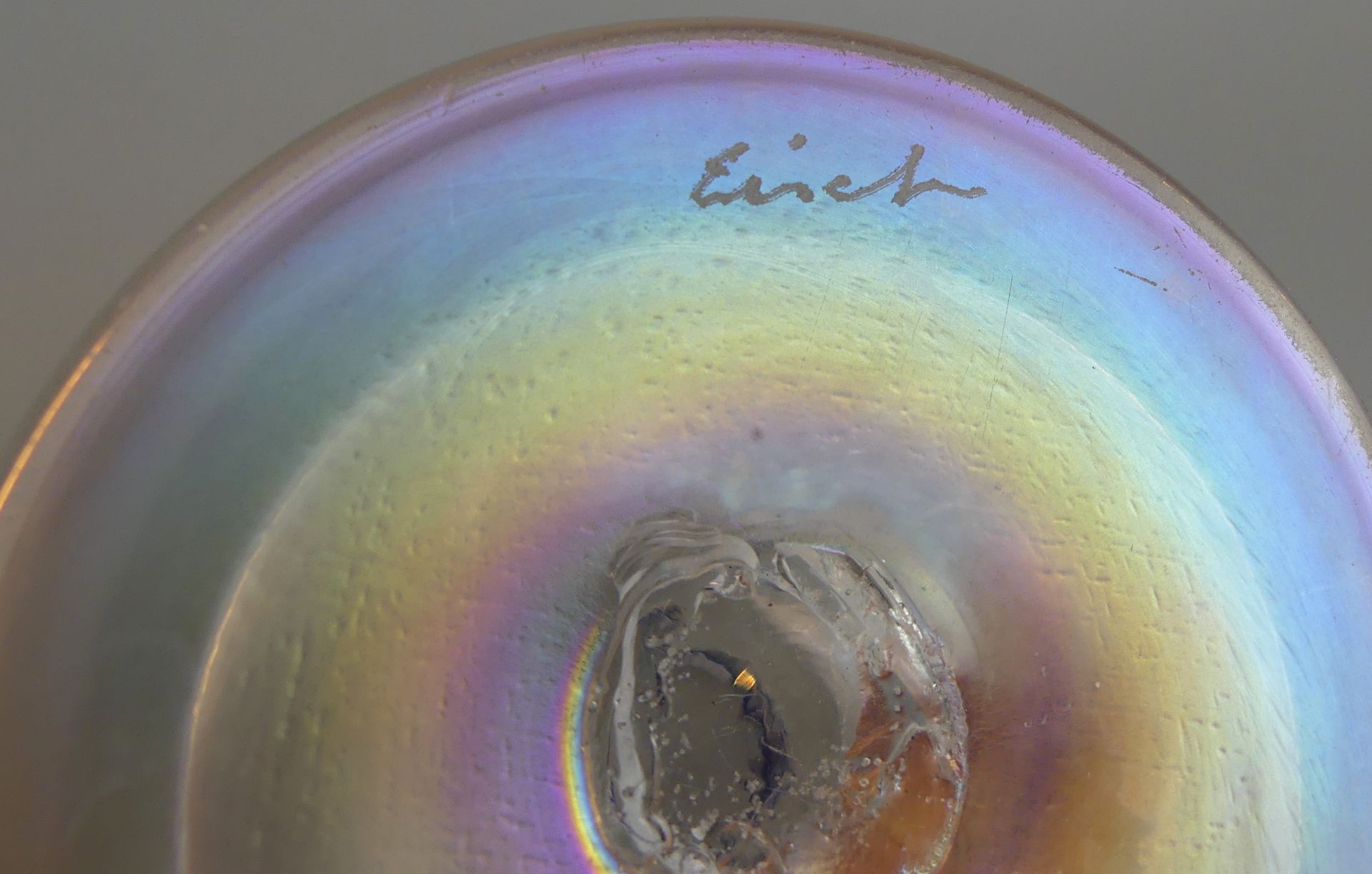 4 Vasen, EISCH, farblos irisierendes Glas mit blauen Mündungsrändern, - Image 2 of 2