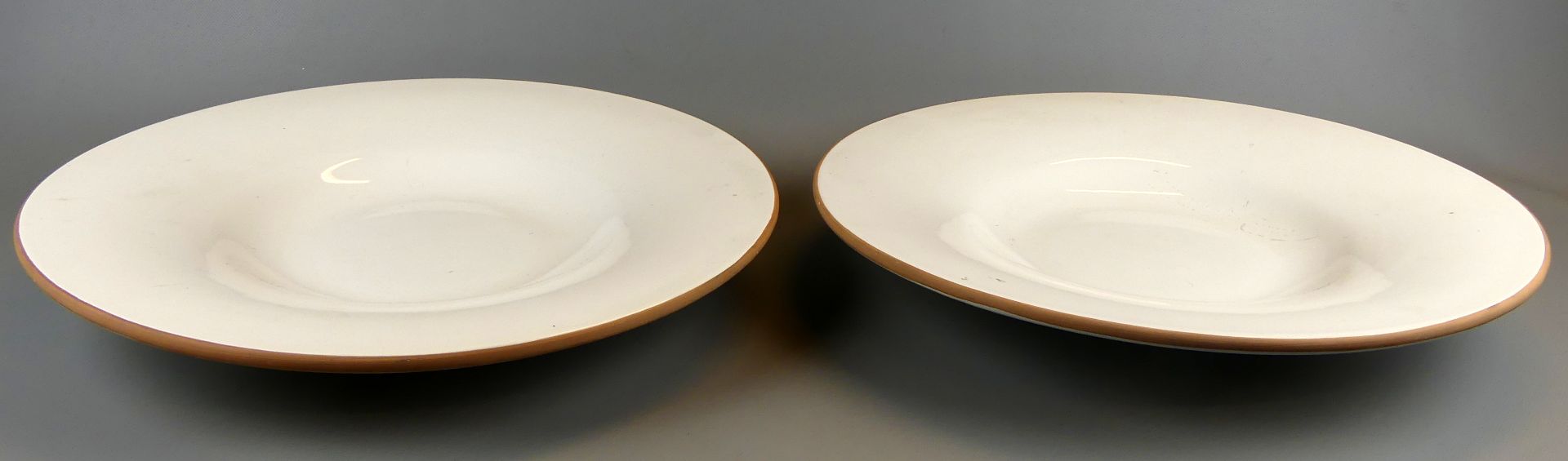 Paar Keramikschalen, Made in Italy, runde Schalen, Dm. ca. 45, H. 7 cm,
