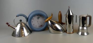 Konvolut 5 Designobjekte, Alessi, 2 Wasserkocher, 2 Espressokocher, Wanduhr,