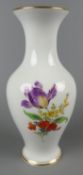 Vase, Meissen, Porzellan, o. Schleifstriche, Blumendekor, Goldrand,