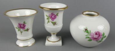 3 Vasen, Fürstenberg, Rosendekor, Goldrand, versch. Formen, H. ca. 8 - 9 cm