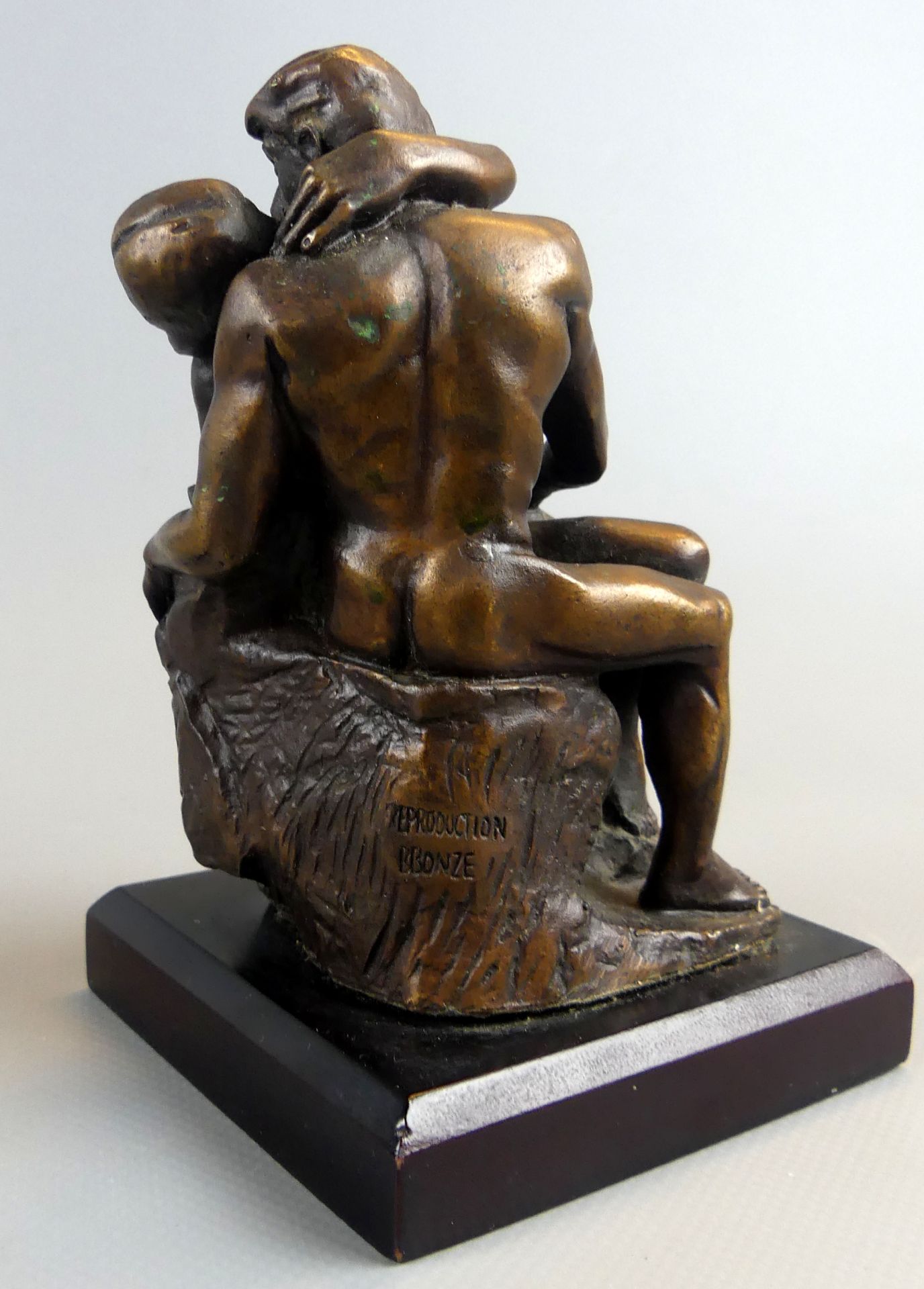 AUGUST RODIN (1840-1917), "Der Kuss", Bronze, späterer Abguss, - Bild 2 aus 2