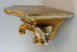 Wandkonsole, Holz, goldgefasst, H. ca. 13, T. 19 cm