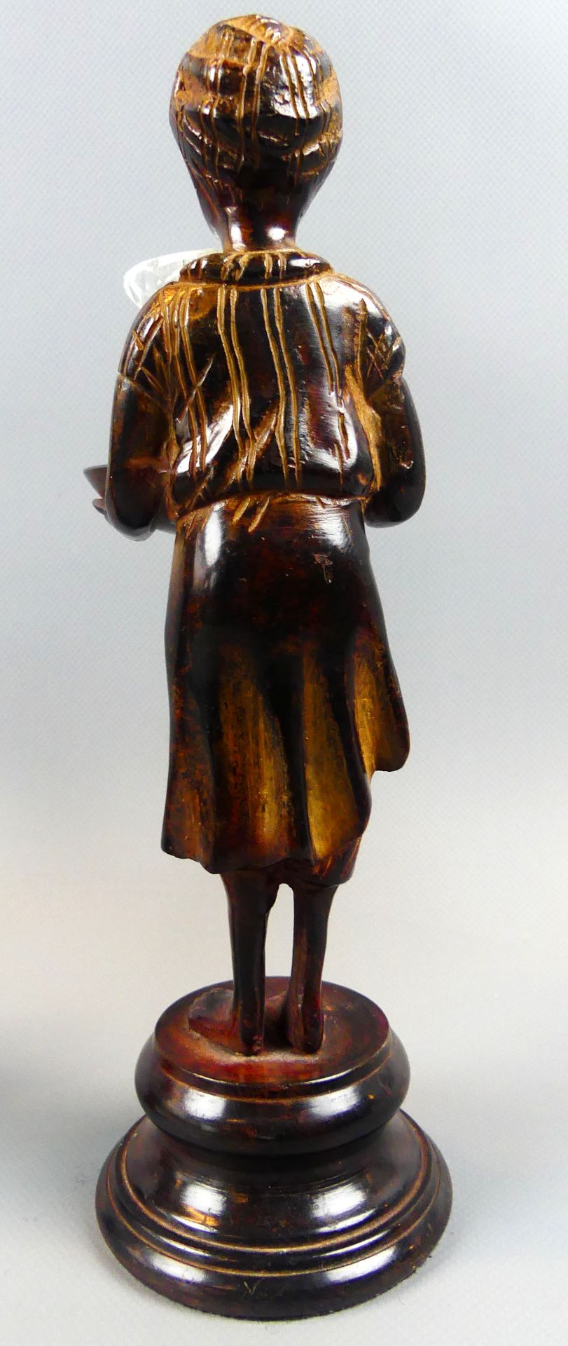 Paar Mohrenfiguren, Tablett haltend, wohl Bronze, Kerzentülle mit Glasschale, - Bild 4 aus 4