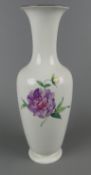 Vase, KPM Porzellan, Blumen/Schmetterlingsdekor, H. ca. 33,5 cm