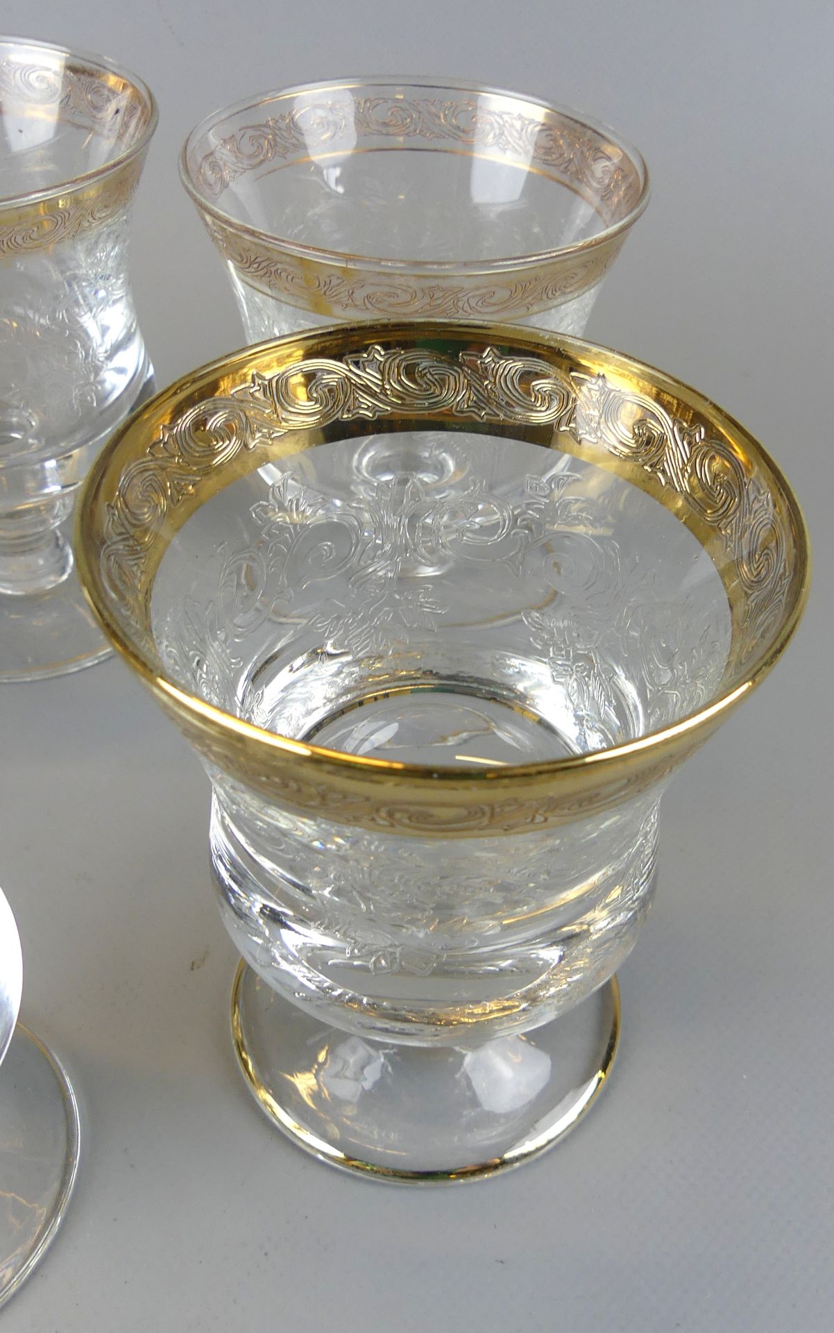 8 Gläser, Kristallglas, Goldrand, geätztes Blumendekor, H. ca. 11 cm - Image 2 of 2