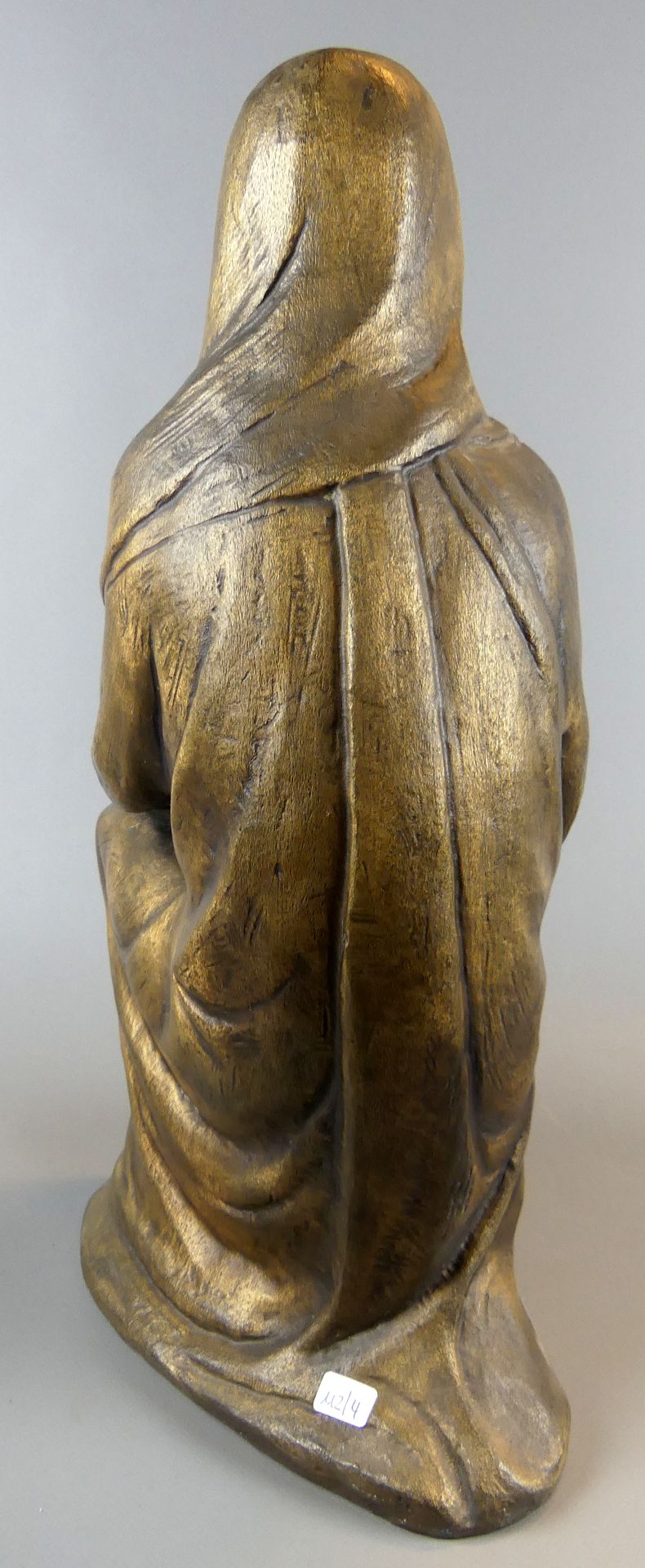 "Kniende Frau mit Blumengesteck", Bronze, Hohlguss, o. Sig, H. ca. 44 cm, - Bild 2 aus 2