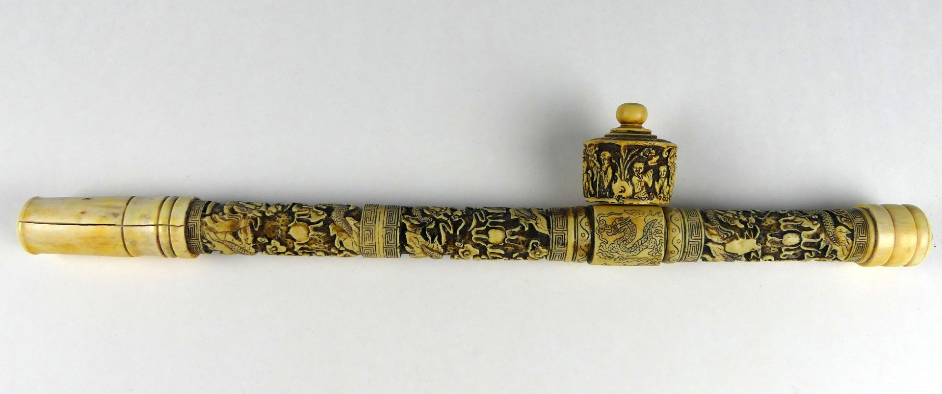 Opium-Pfeife, Asien, reich geschnitzt, kleiner Riss am Mundstück, - Bild 2 aus 2