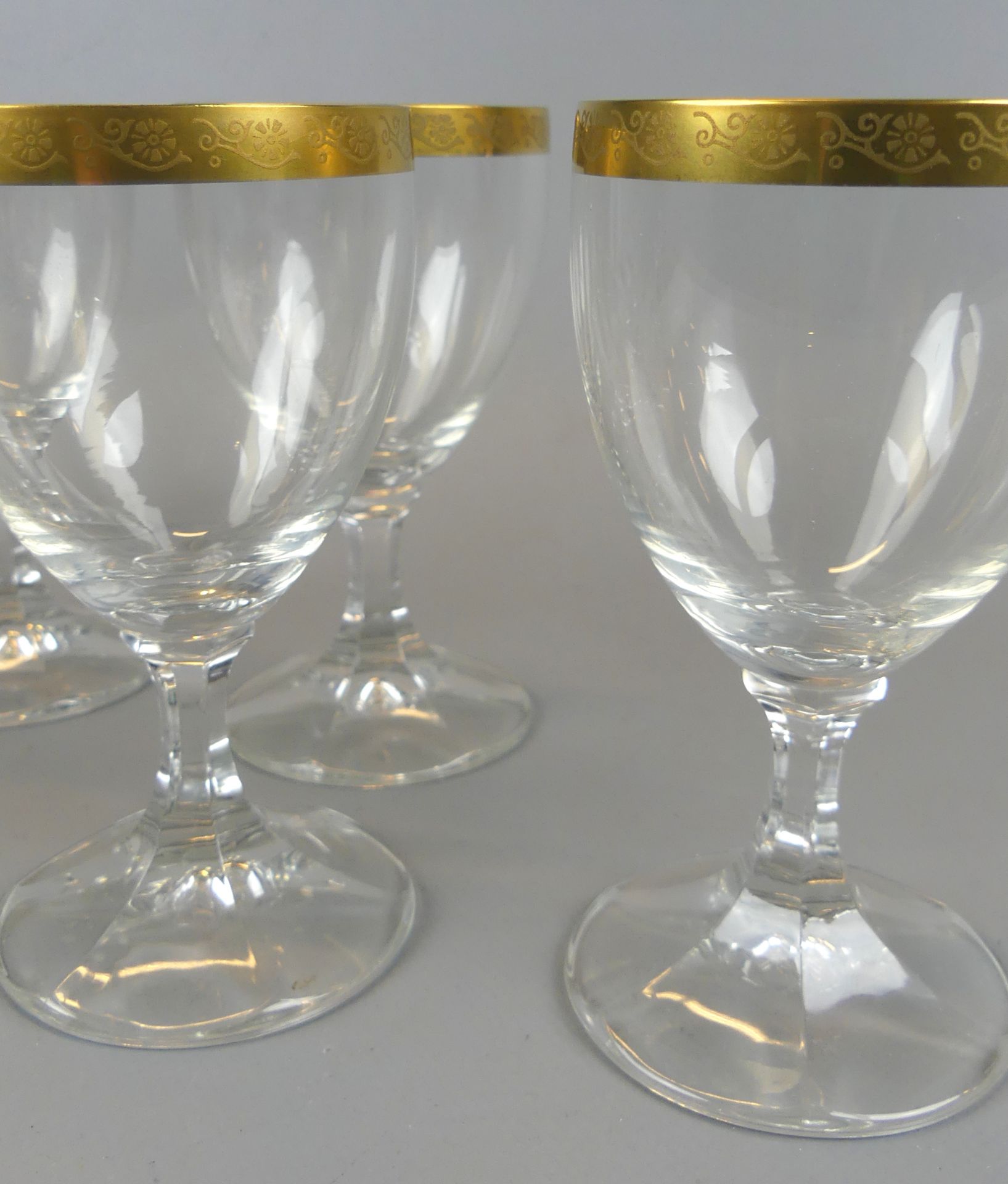 18 kleine Weingläser, Kristallglas, Goldrand, H. ca. 12 cm, - Image 2 of 2