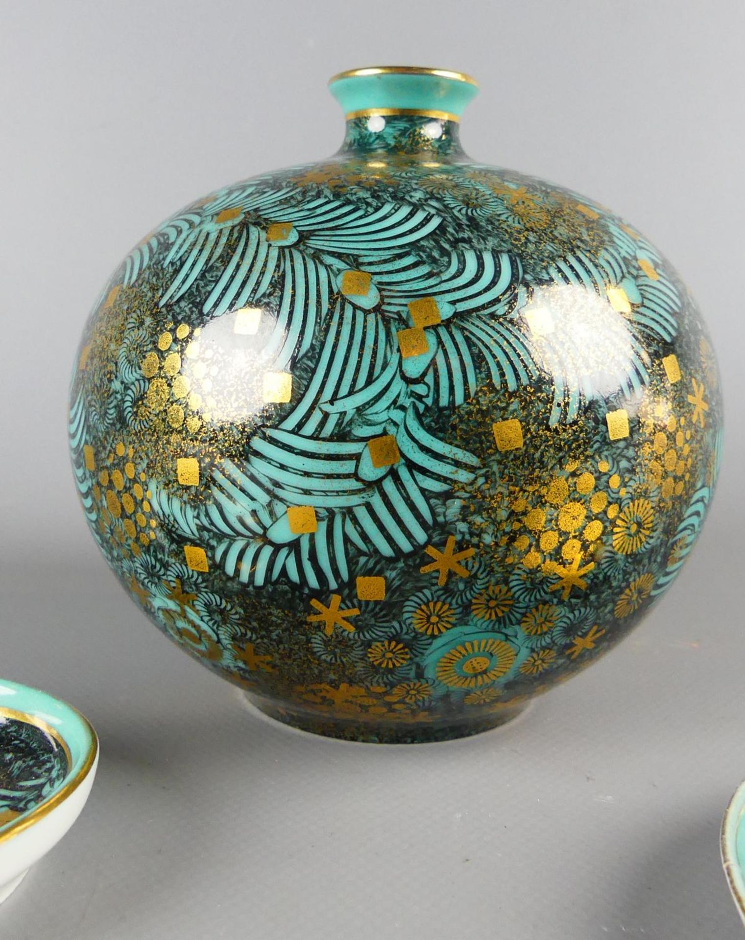 Konvolut Porzellan, Vase und 2 Unterteller, Rosenthal, Kunstabteilung Selb, - Bild 2 aus 4