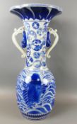 Vase, Asiatisch, Keramik, blau, Koi, Blüten-Darstellungen, Drachengriffe,