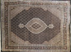 Teppich, Indo-Champa Mahi, Mittelmedaillon, braun/schwarz, ca. 292 x 250 cm