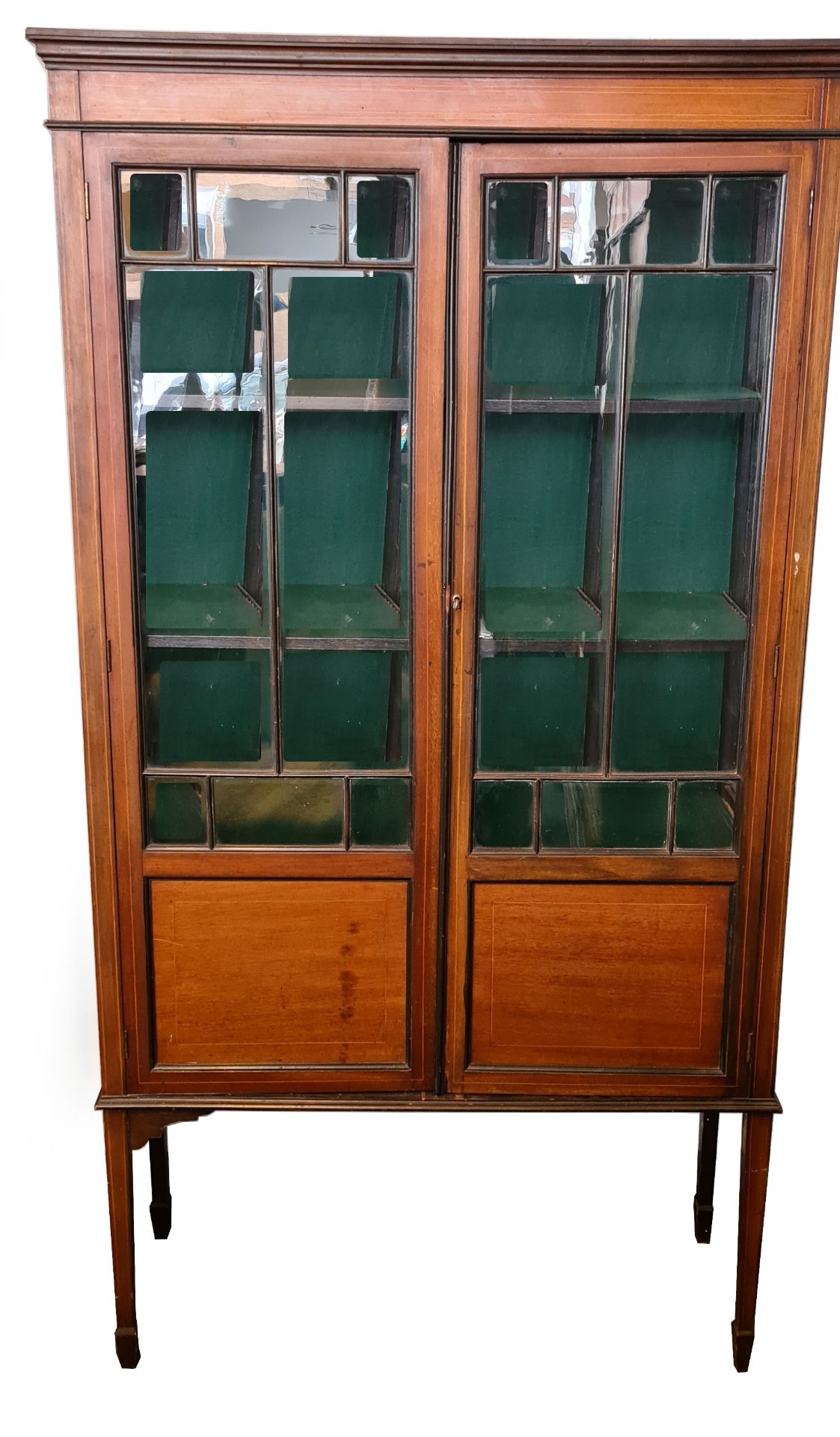 Vitrine, Mahagoni, um 1900, 2 verglaste Sprossentüren, auf hohen Beinen,