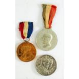 Edward VII commemorative medal opening of Leeds university 1908, 4cm, Empire Day Medal May 1927, 4cm