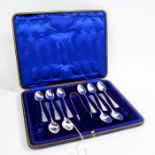 Set of ten Edward VII silver teaspoons and matching sugar tongs, Sheffield 1906, maker Lee & Wigfull