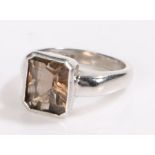 18 carat white gold smoky quartz set ring, the rectangular cut quartz held within a frame, 6.9