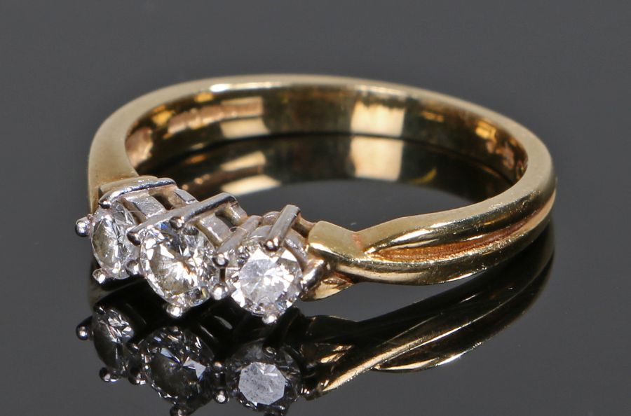 18 carat gold diamond set ring, with three round cut diamonds to the head, 3.7 grams, ring size O - Image 2 of 2