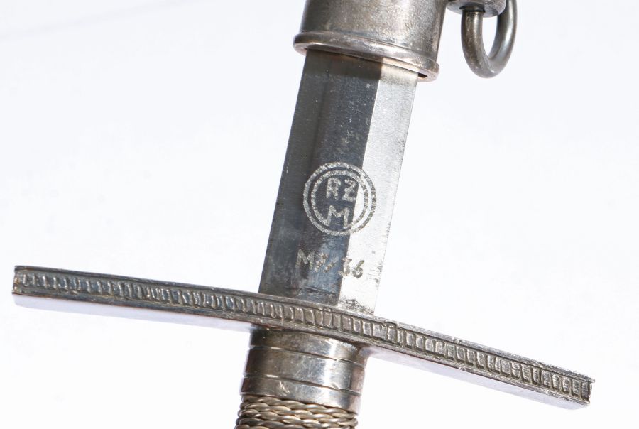 Reproduction Hitler Youth Leaders dagger, inscribed on one side of the blade with the motto Blut und - Image 2 of 2