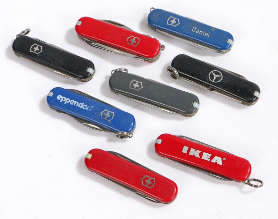 Selection of smaller size Swiss Army Knives (8)