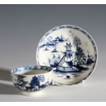 Lowestoft porcelain tea bowl and saucer decorated in the pagoda and island pattern, saucer 12cm