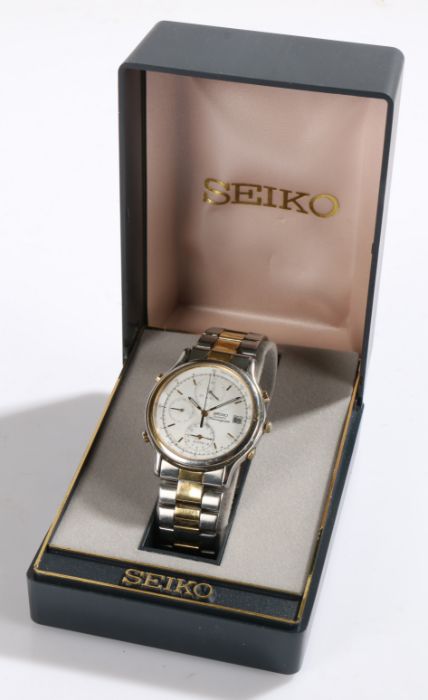 Seiko Quartz Chronograph gentleman's wristwatch, model no. 7T32-6A80, the signed white dial with