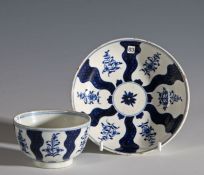 Lowestoft porcelain tea bowl and saucer decorated in the Robert Browne pattern, saucer 12cm