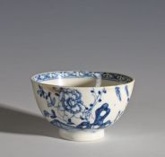 Lowestoft porcelain tea bowl decorated in the fence and root pattern, 7.5cm diameter, 4cm high