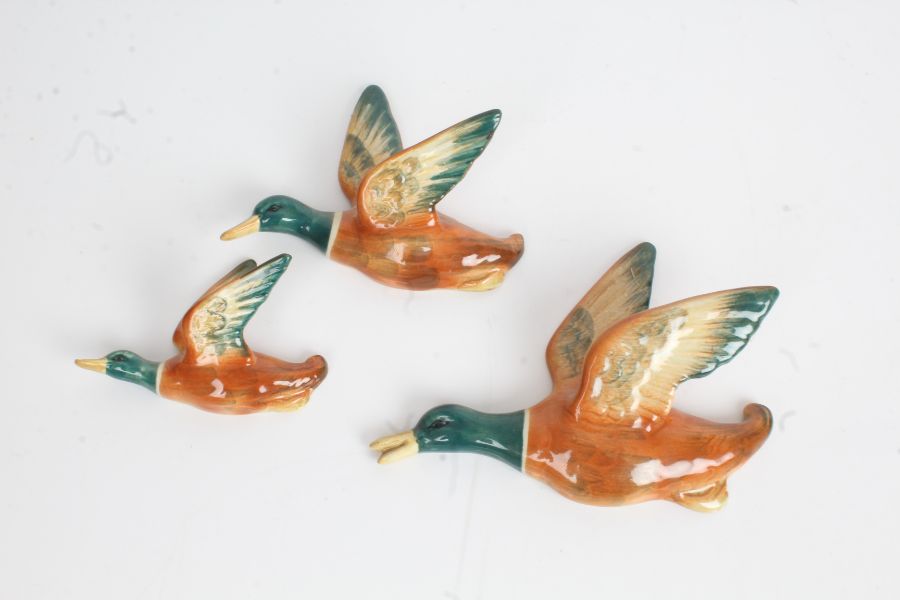 Graduated set of three Summerbank Pottery flying ducks, the largest 17.5cm wide