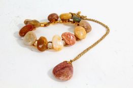 Pink stone necklace together with a bracelet formed out of various stones (2)