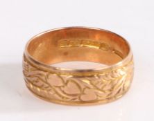 9 carat gold ring, with thistle, heart and stylised leaf decoration, ring size R, 4.5g