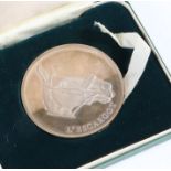 Grand National silver medallion depicting the 1975 winner "L'Escargot", cased, 66.7g