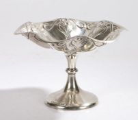 Edward VII silver Art Nouveau pedestal dish, Sheffield 1907, maker Lee & Wigfull, the scalloped dish